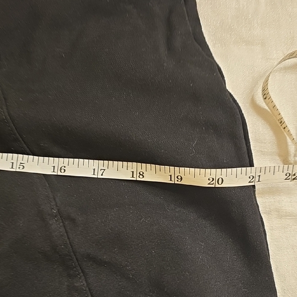 Peter Nygard Slims Elegant Black Women's Bermudas - Picture 12 of 13